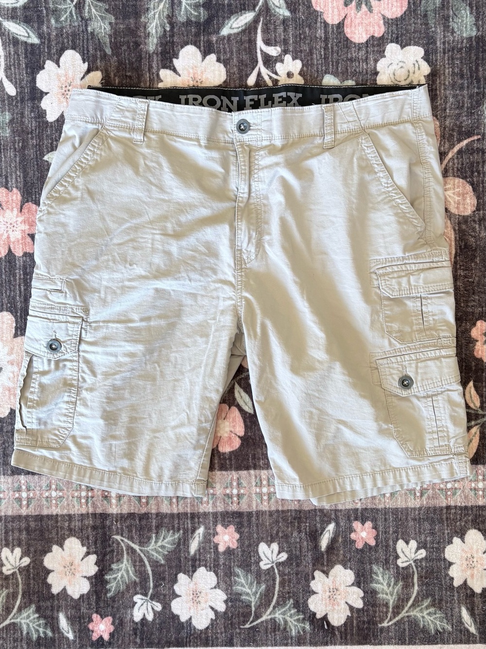 Men's Light Khaki Cargo Shorts - Casual Utility Style
